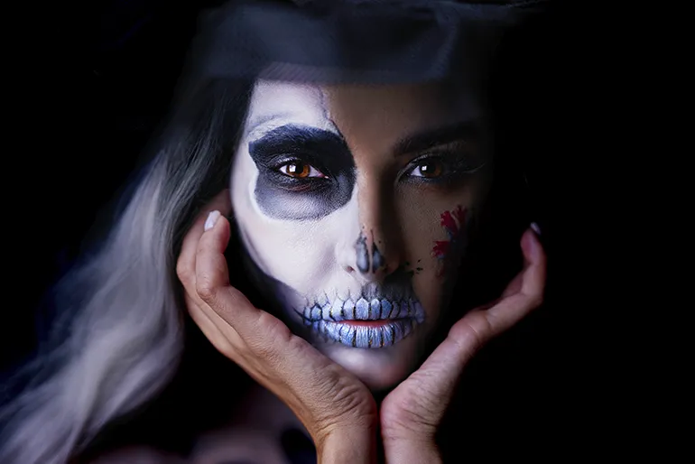 Mujer maquillada para Halloween